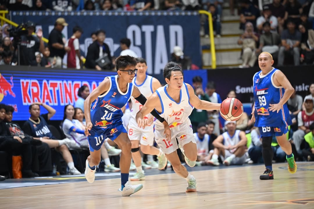 Masih belum bisa move on dari momen ini ⭐️🔥 Tim Putih keluar sebagai juara di IBL Kratingdaeng Celebrity Game! 🏆 image 2
